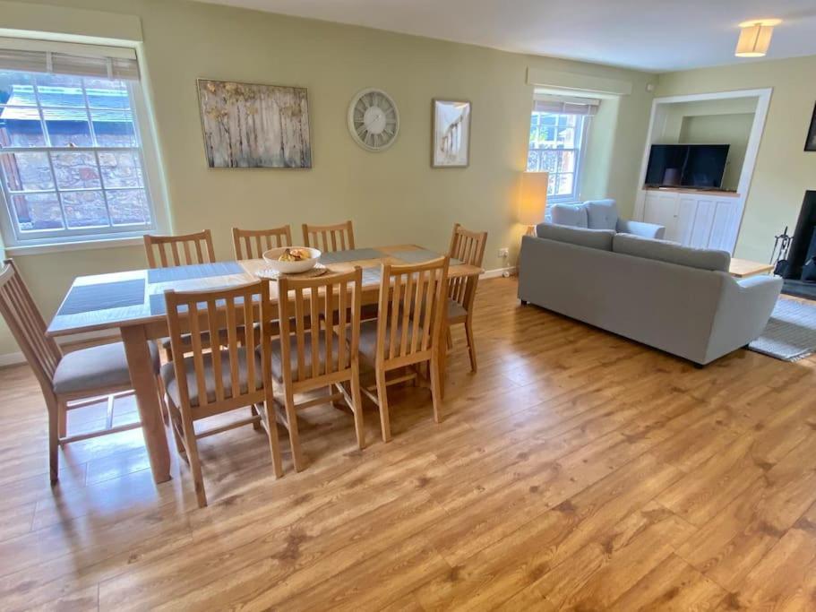 Charming 3/4 Bedroom Semi-Detached Cottage. Carberry 외부 사진