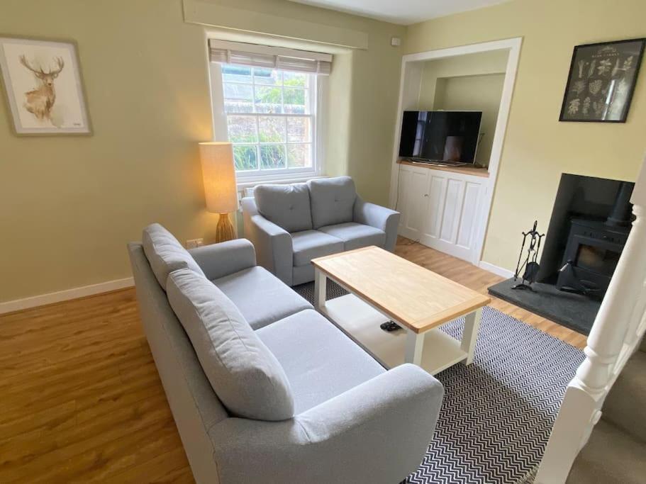 Charming 3/4 Bedroom Semi-Detached Cottage. Carberry 외부 사진