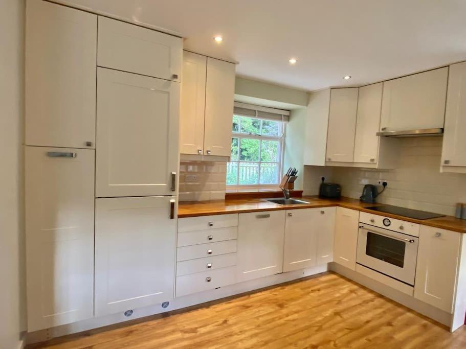 Charming 3/4 Bedroom Semi-Detached Cottage. Carberry 외부 사진