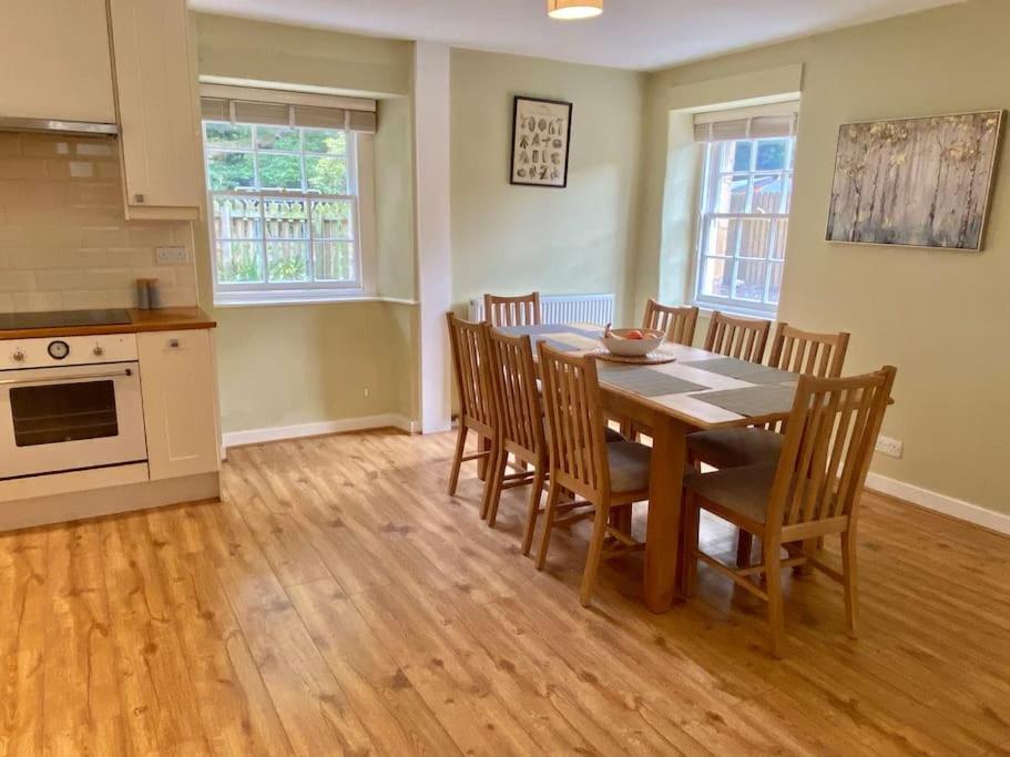 Charming 3/4 Bedroom Semi-Detached Cottage. Carberry 외부 사진