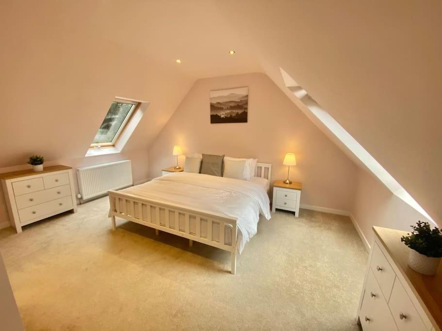 Charming 3/4 Bedroom Semi-Detached Cottage. Carberry 외부 사진