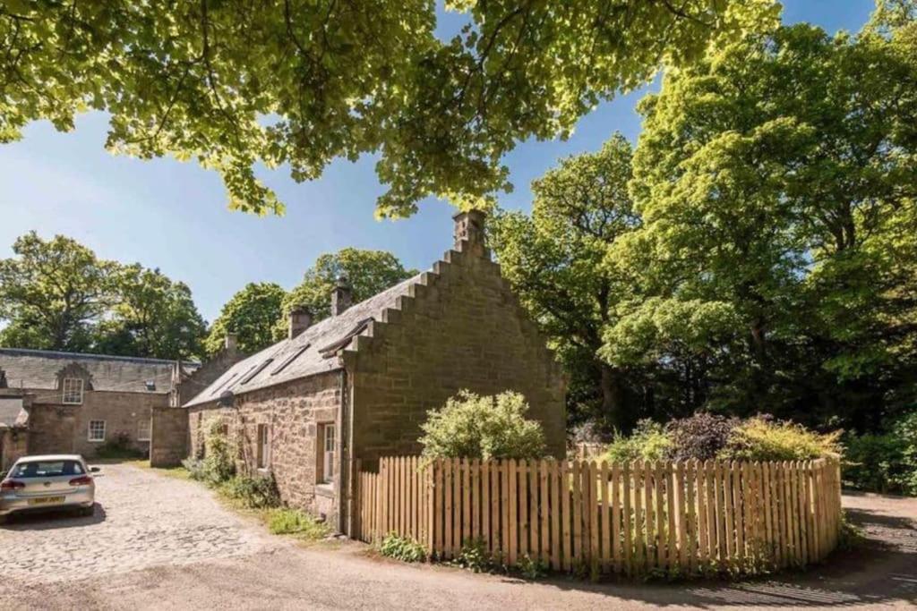 Charming 3/4 Bedroom Semi-Detached Cottage. Carberry 외부 사진